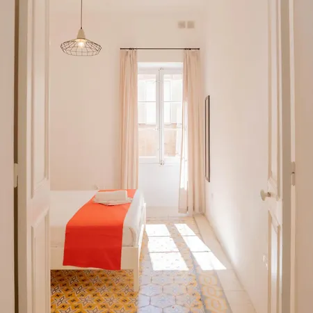 Luciano - Rooftop Jacuzzi, Bbq, Billiards & Steps From Sea