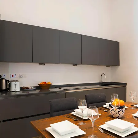 Сasa de vacaciones Luciano - Rooftop Jacuzzi, Bbq, Billiards & Steps From Sea