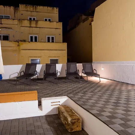 Сasa de vacaciones Luciano - Rooftop Jacuzzi, Bbq, Billiards & Steps From Sea