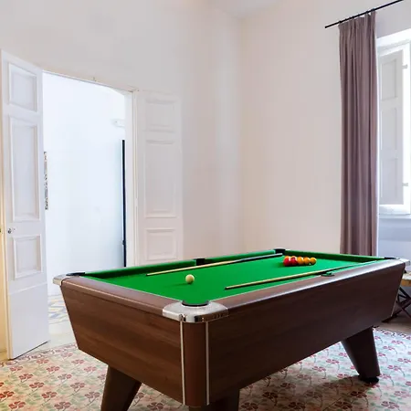 Сasa de vacaciones Luciano - Rooftop Jacuzzi, Bbq, Billiards & Steps From Sea *