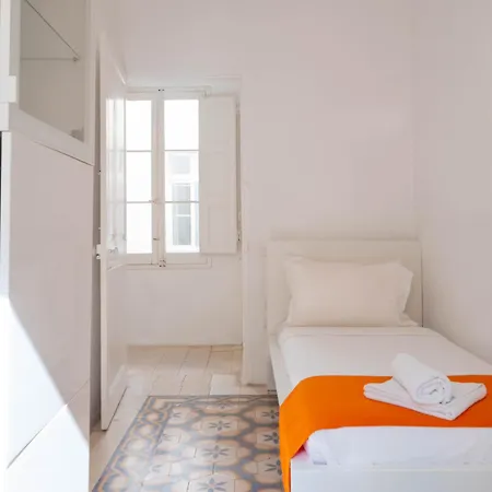 Vakantiehuis Luciano - Rooftop Jacuzzi, Bbq, Billiards & Steps From Sea
