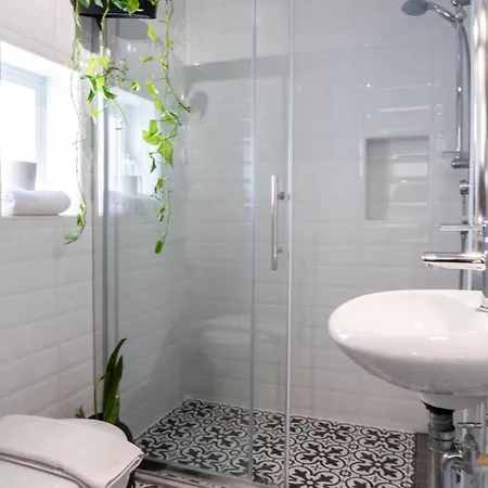 Prázdninový dům Luciano - Rooftop Jacuzzi, Bbq, Billiards & Steps From Sea Sliema