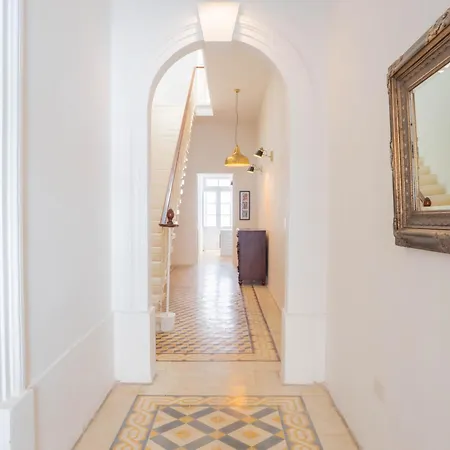 Sunny Seaside House With Rooftop Jacuzzi & Billiards Holiday home Sliema