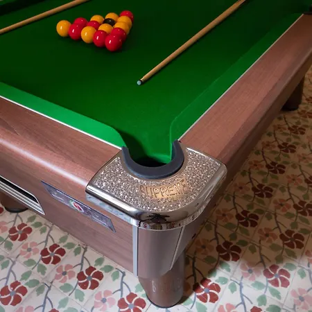 Sunny Seaside House With Rooftop Jacuzzi & Billiards Holiday home *