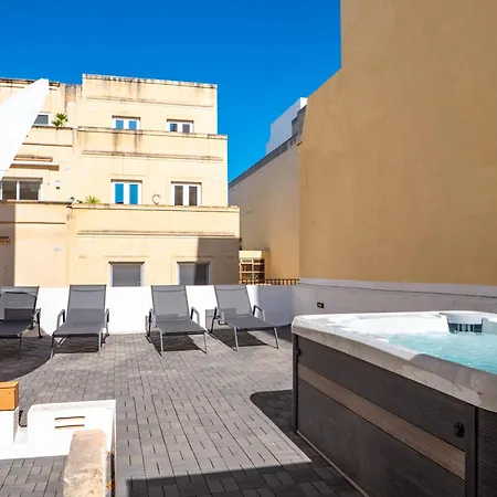 Vakantiehuis Luciano - Rooftop Jacuzzi, Bbq, Billiards & Steps From Sea Sliema