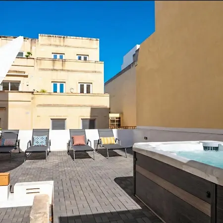Dom wakacyjny Luciano - Rooftop Jacuzzi, Bbq, Billiards & Steps From Sea *
