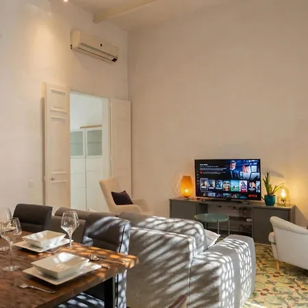 Luciano - Rooftop Jacuzzi, Bbq, Billiards & Steps From Sea Holiday home