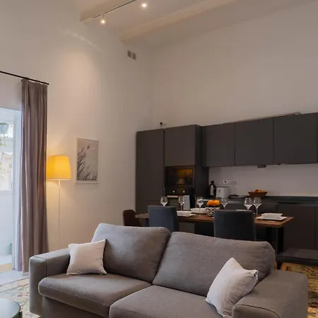 Luciano - Rooftop Jacuzzi, Bbq, Billiards & Steps From Sea *