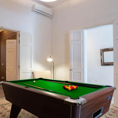 Casa de Férias Luciano - Rooftop Jacuzzi, Bbq, Billiards & Steps From Sea