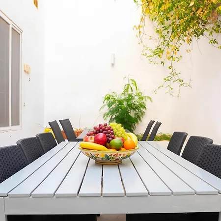 Casa de Férias Luciano - Rooftop Jacuzzi, Bbq, Billiards & Steps From Sea