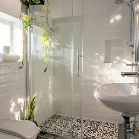 Luciano - Rooftop Jacuzzi, Bbq, Billiards & Steps From Sea Holiday home Sliema
