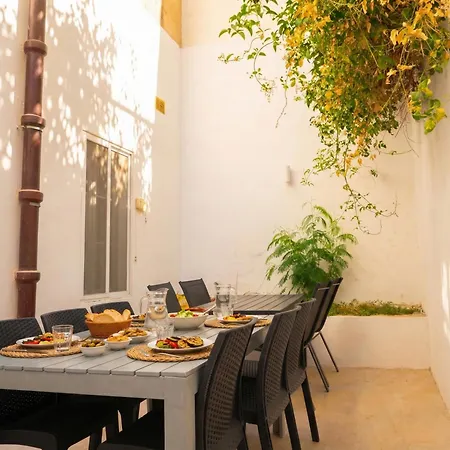 Luciano - Rooftop Jacuzzi, Bbq, Billiards & Steps From Sea * Sliema